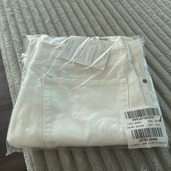J Crew Classic jean in white BZ953 - Picture 4 of 4